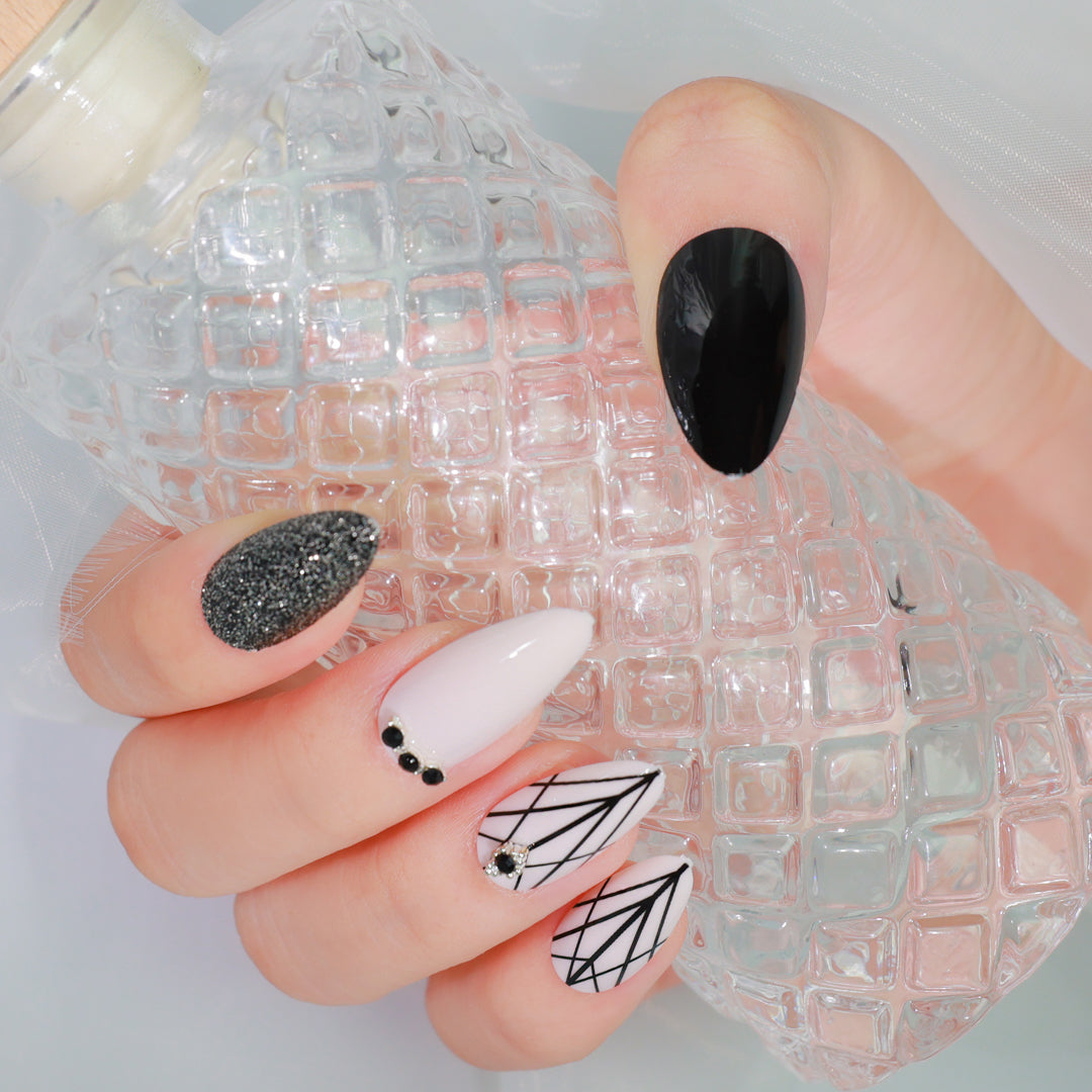 NOIR & BLANC ALMOND SHAPE PRESS  ON NAILS