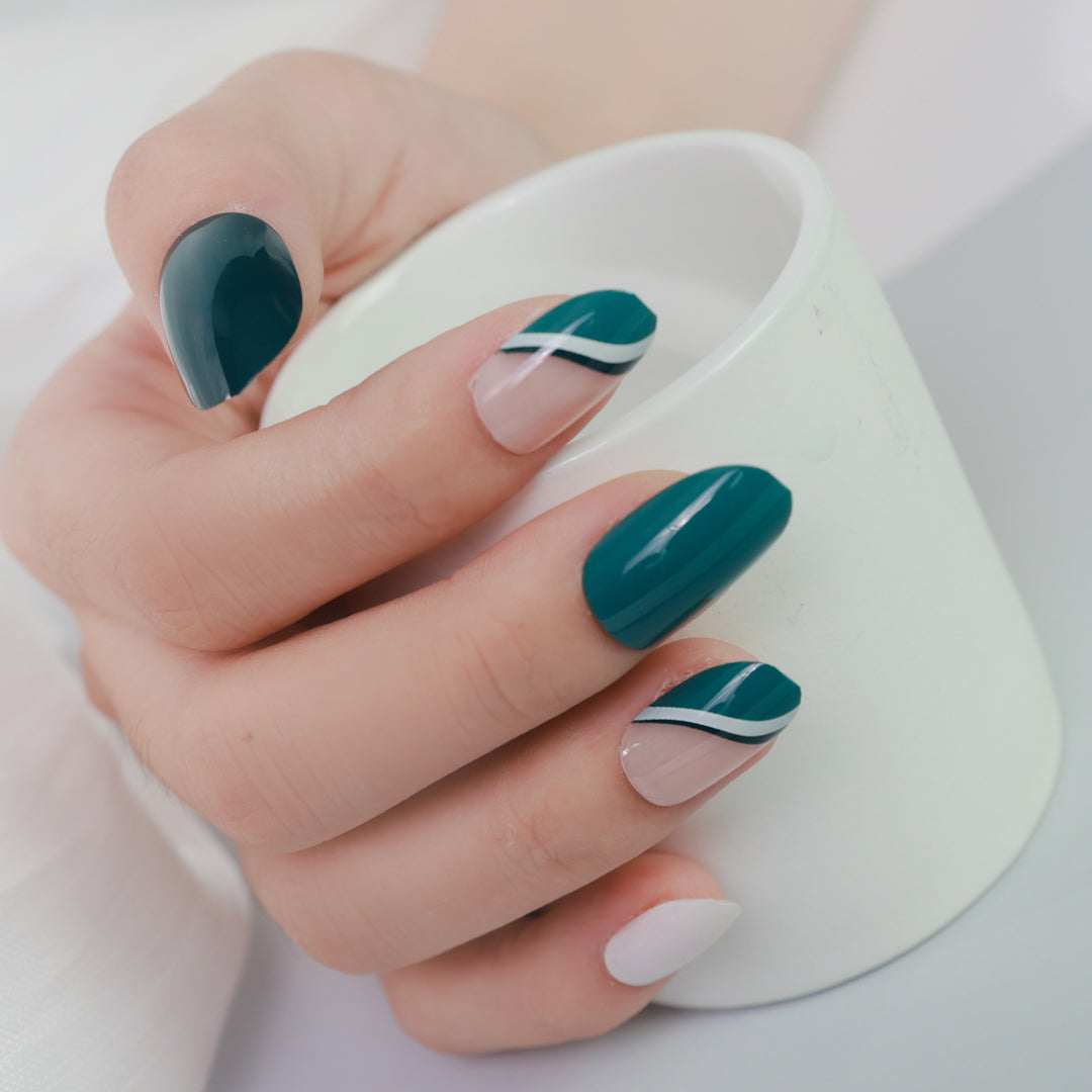 GREEN & WHITE CHIC OVAL SHAPE PRESS ON NAILS