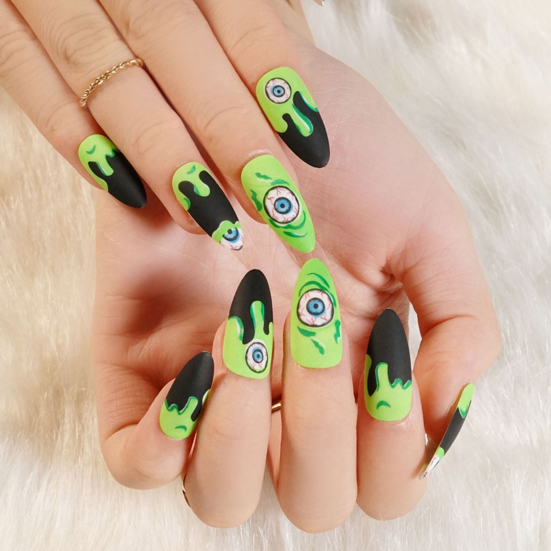 SPOOKY CHIC ALMOND SHAPE PRESS ON NAILS